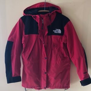 The North Face rain 🌧 and wind 💨 resistant outer jacket